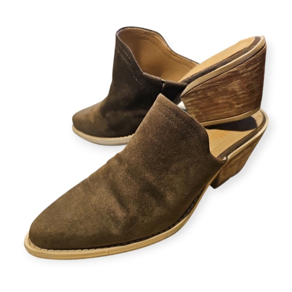 CHARLESTON SHOE CO. Brown Suede Loafers Slip-Ons